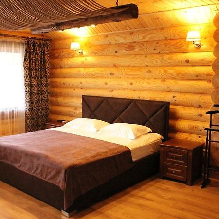 Hotel Charivne Ozero à Korostyshiv Extérieur photo