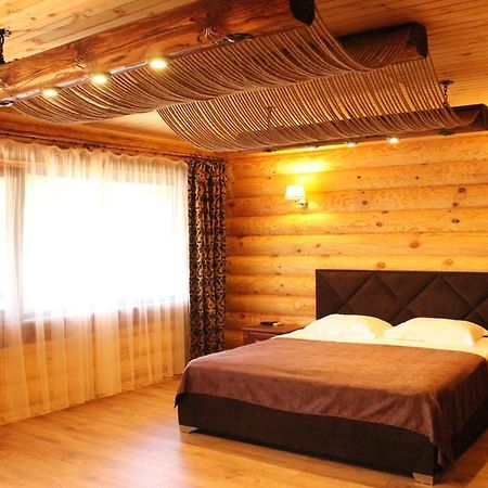 Hotel Charivne Ozero à Korostyshiv Extérieur photo
