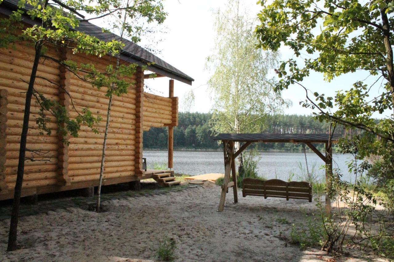 Hotel Charivne Ozero à Korostyshiv Extérieur photo
