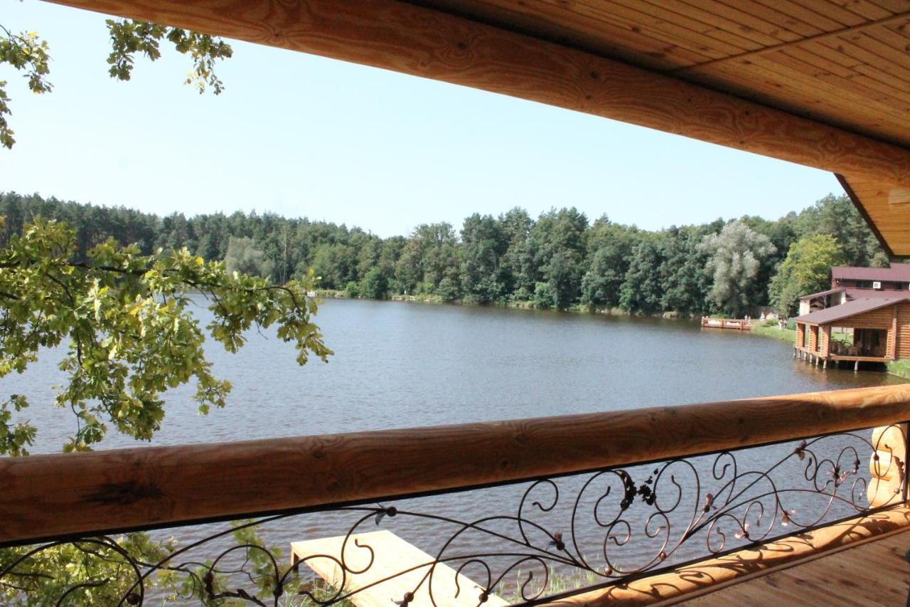 Hotel Charivne Ozero à Korostyshiv Extérieur photo