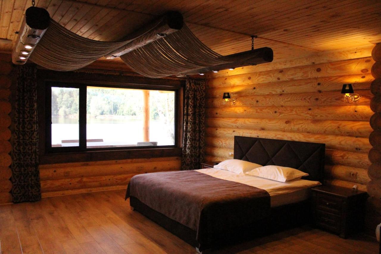 Hotel Charivne Ozero à Korostyshiv Extérieur photo