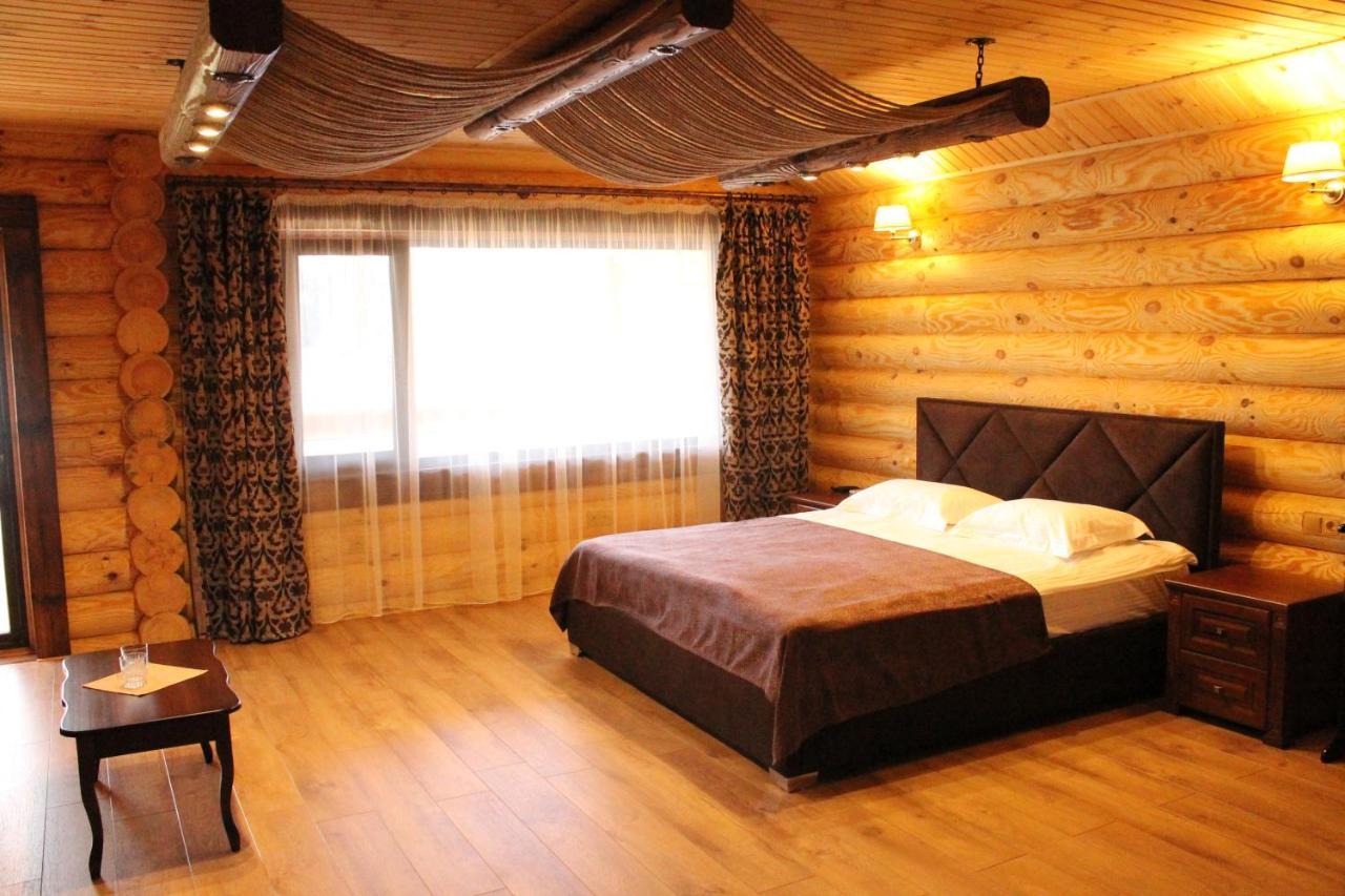 Hotel Charivne Ozero à Korostyshiv Extérieur photo
