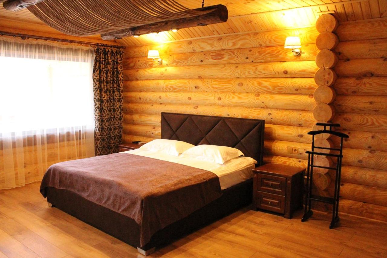 Hotel Charivne Ozero à Korostyshiv Extérieur photo