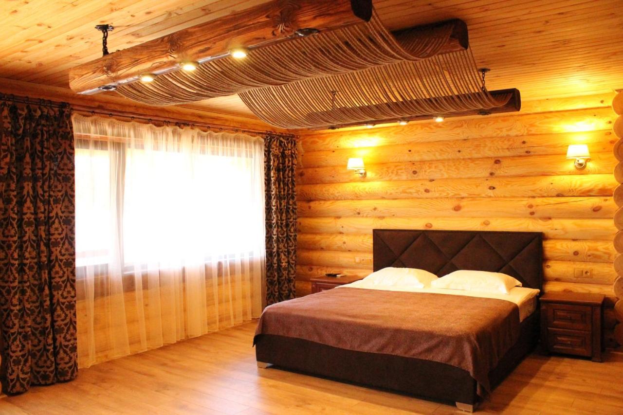 Hotel Charivne Ozero à Korostyshiv Extérieur photo