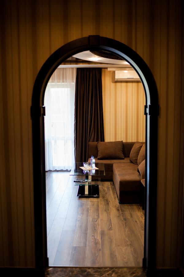 Hotel Charivne Ozero à Korostyshiv Extérieur photo