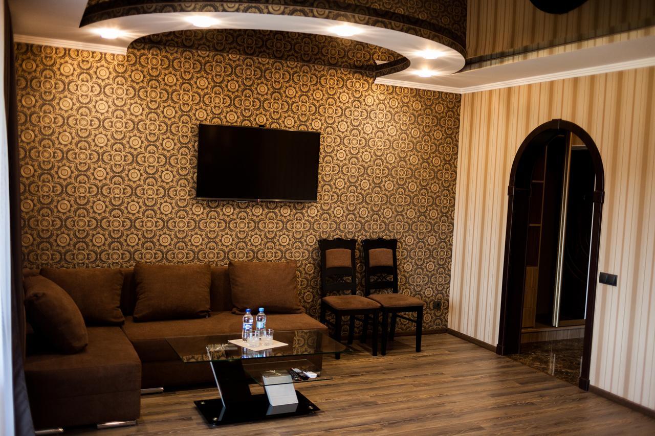 Hotel Charivne Ozero à Korostyshiv Extérieur photo