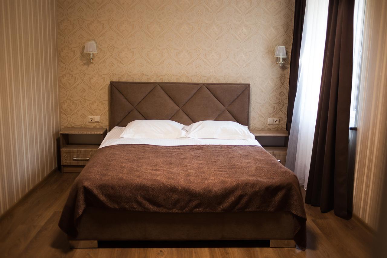 Hotel Charivne Ozero à Korostyshiv Extérieur photo