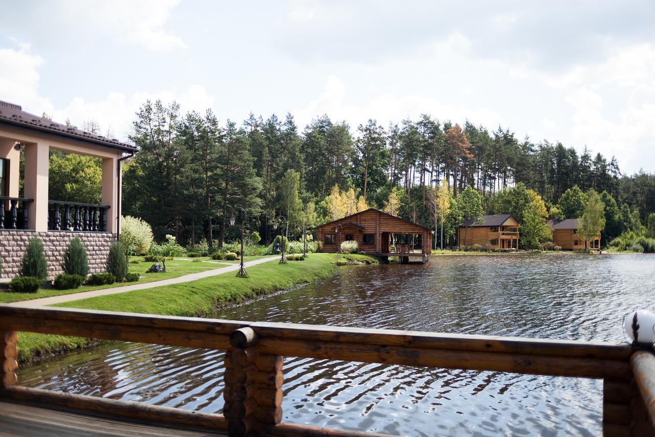 Hotel Charivne Ozero à Korostyshiv Extérieur photo