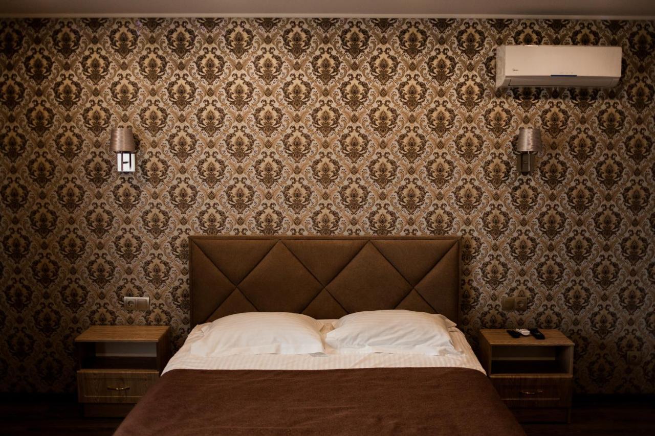 Hotel Charivne Ozero à Korostyshiv Extérieur photo
